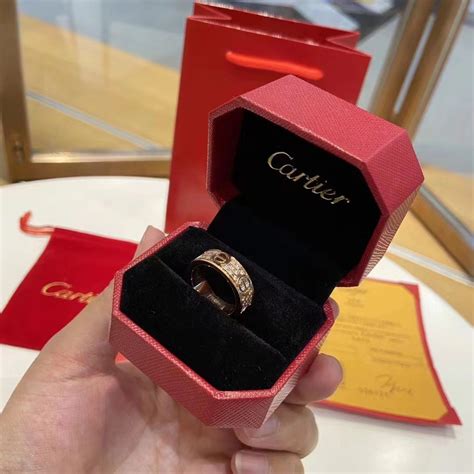 Где найти номер кольца Cartier