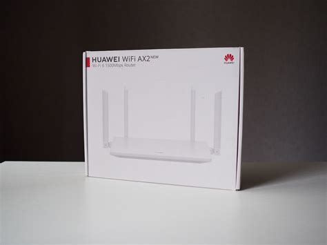 Шаг 1: Подключение роутера Huawei AX2 к сети и включение